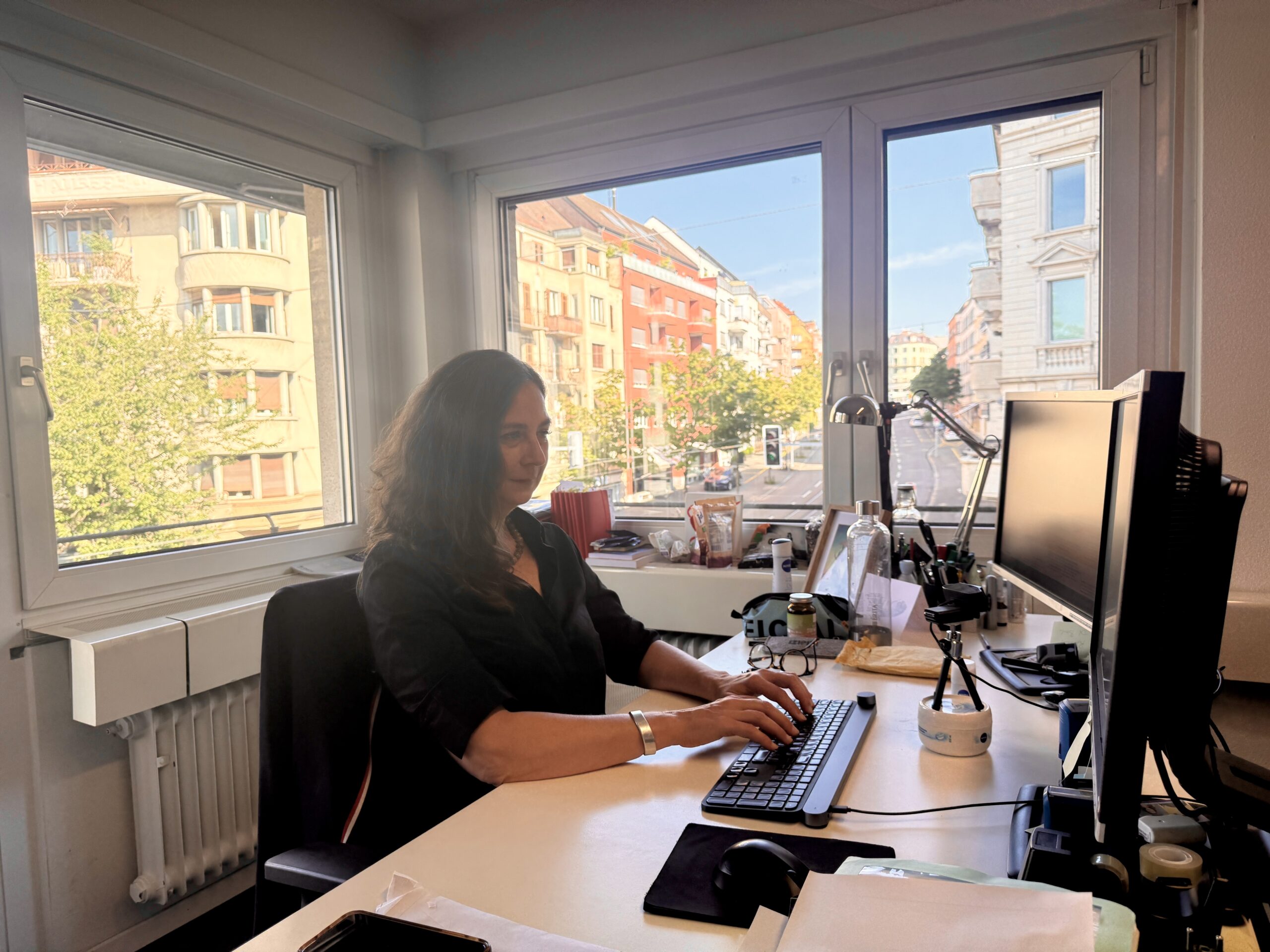 Mit Online-PR KI-Sichtbarkeit aufbauen – Wir beraten Unternehmen zu GEO Massnahmen – Kontx PR-Agentur Schweiz